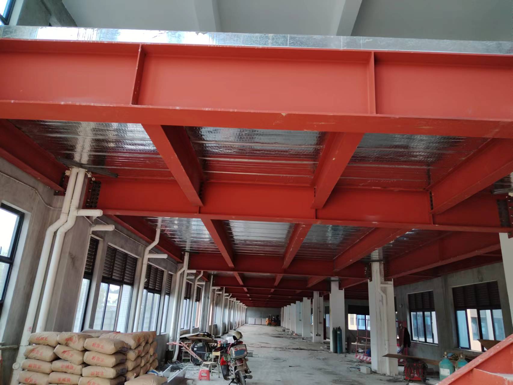 鋼結(jié)構(gòu)的除銹方法和涂裝要求? 廣東鋼結(jié)構(gòu)公司選擇廣州經(jīng)緯鋼結(jié)構(gòu)工程有限公司 咨詢電話:13925156722