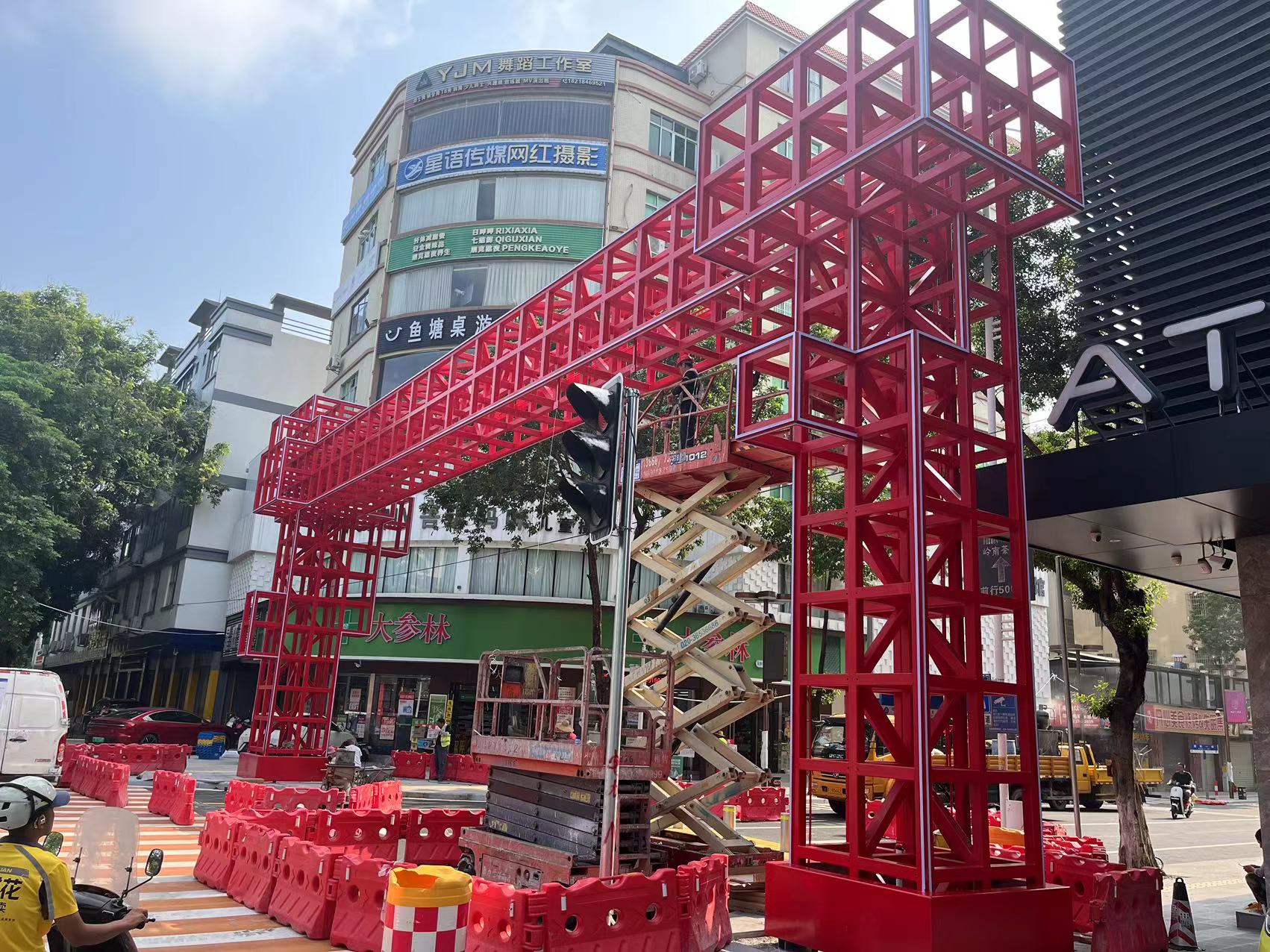 花都夜市鋼結構(3個門頭)工程順利驗收 廣州鋼結構工程選擇廣州經緯鋼結構工程有限公司 咨詢電話 13925156722